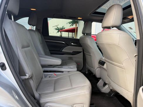 Used 2016 Toyota Highlander Limited AWD/4WD image 12