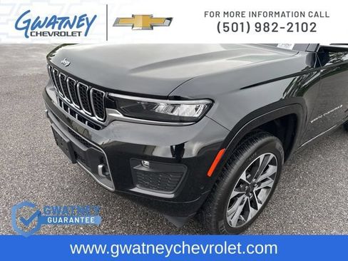 Used 2023 Jeep Grand Cherokee Overland w/ Luxury Tech Group IV AWD/4WD image 14