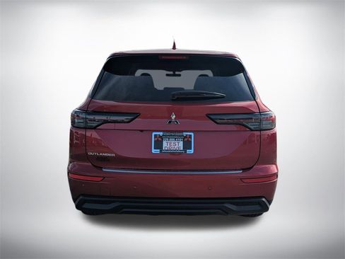 New 2026 Mitsubishi Outlander ES image 4
