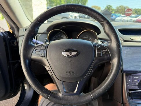 Used 2011 Hyundai Genesis 3.8 RWD image 26