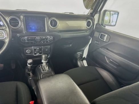 Used 2020 Jeep Gladiator Overland AWD/4WD image 23