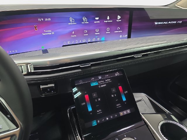New 2026 Cadillac Escalade IQ Luxury 2 w/ LPO, Floor Liner Package AWD/4WD image 17
