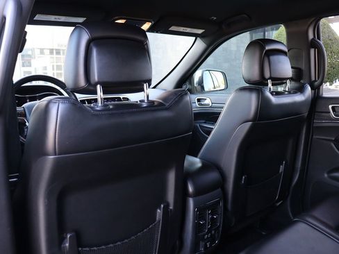 Used 2019 Jeep Grand Cherokee Limited image 36