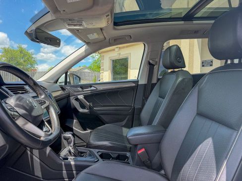 Used 2022 Volkswagen Tiguan SE FWD image 5