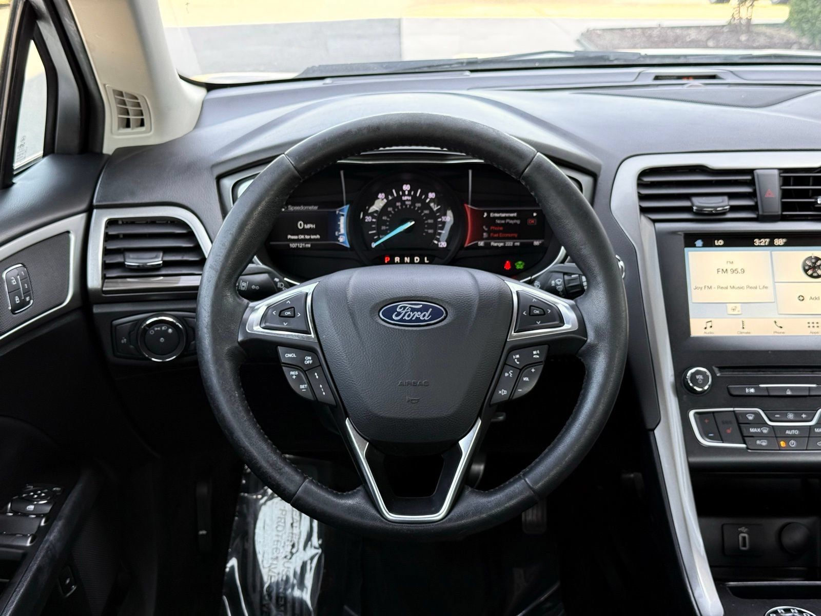 Used 2018 Ford Fusion SE w/ Equipment Group 602A FWD image 26
