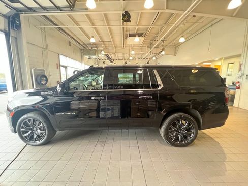 Used 2023 Chevrolet Suburban High Country AWD/4WD image 7