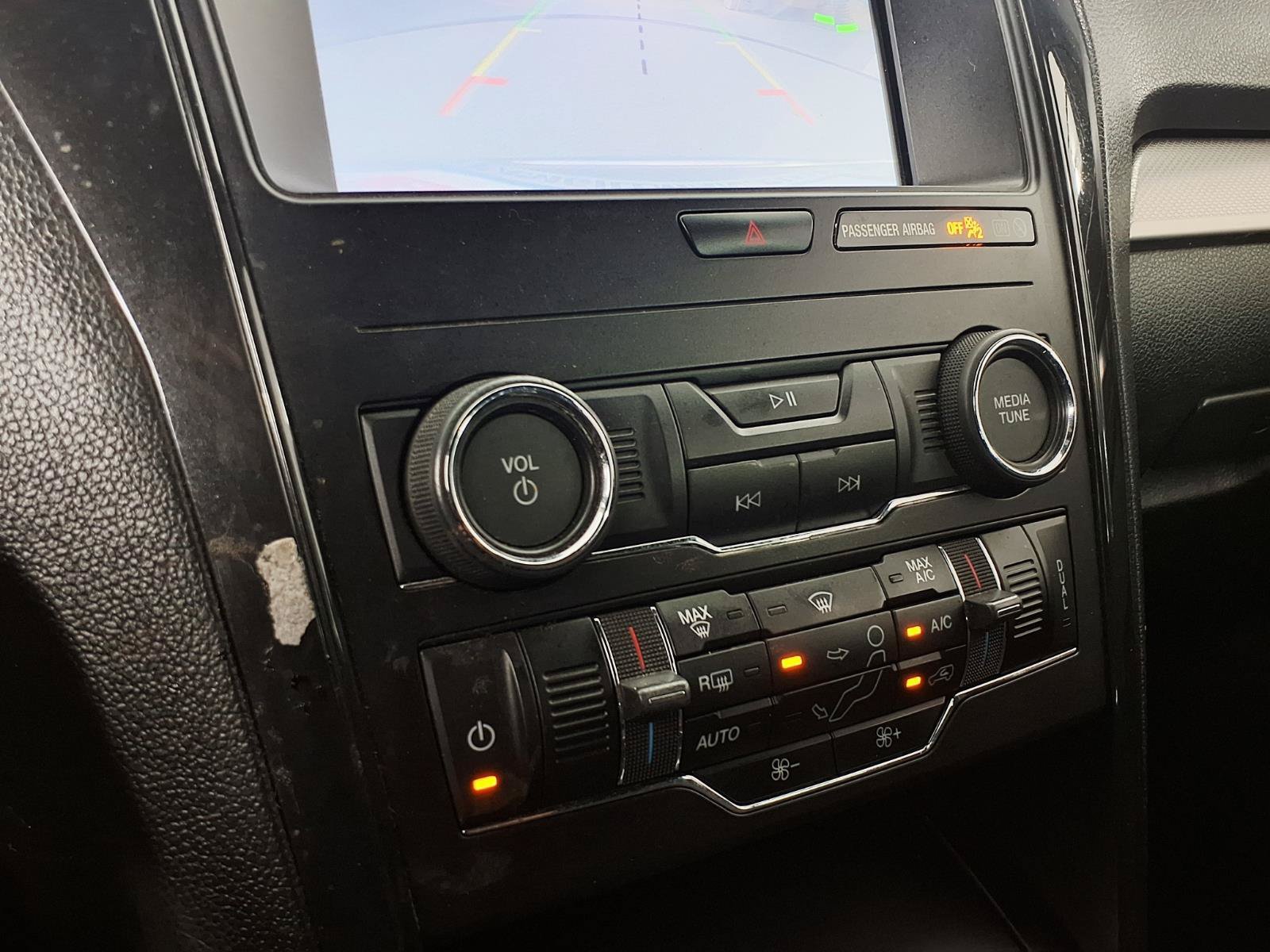 Used 2018 Ford Explorer XLT w/ Equipment Group 201A FWD image 21