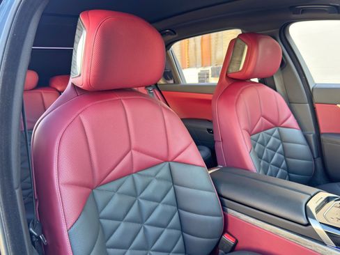 Used 2024 BMW 740i w/ Premium Package 2 RWD image 51