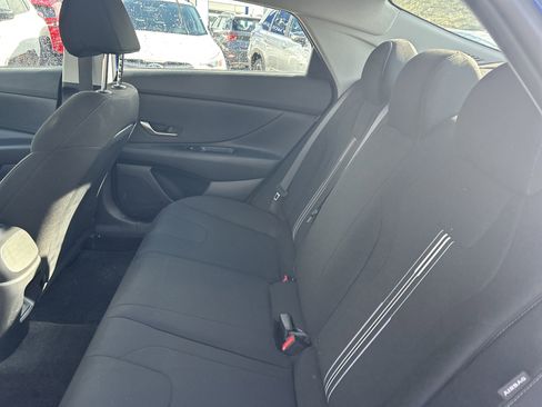 Used 2025 Hyundai Elantra Blue image 30