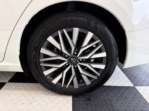 Used 2025 Nissan Altima 2.5 SV image 10