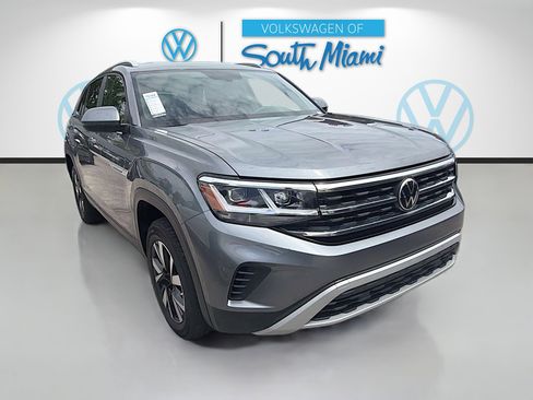 Used 2022 Volkswagen Atlas Cross Sport SE image 1