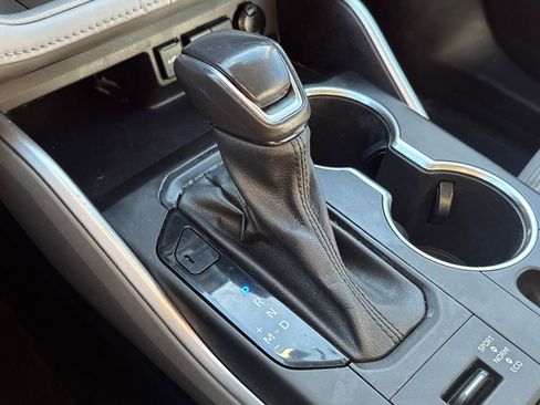 Used 2021 Toyota Highlander LE image 27