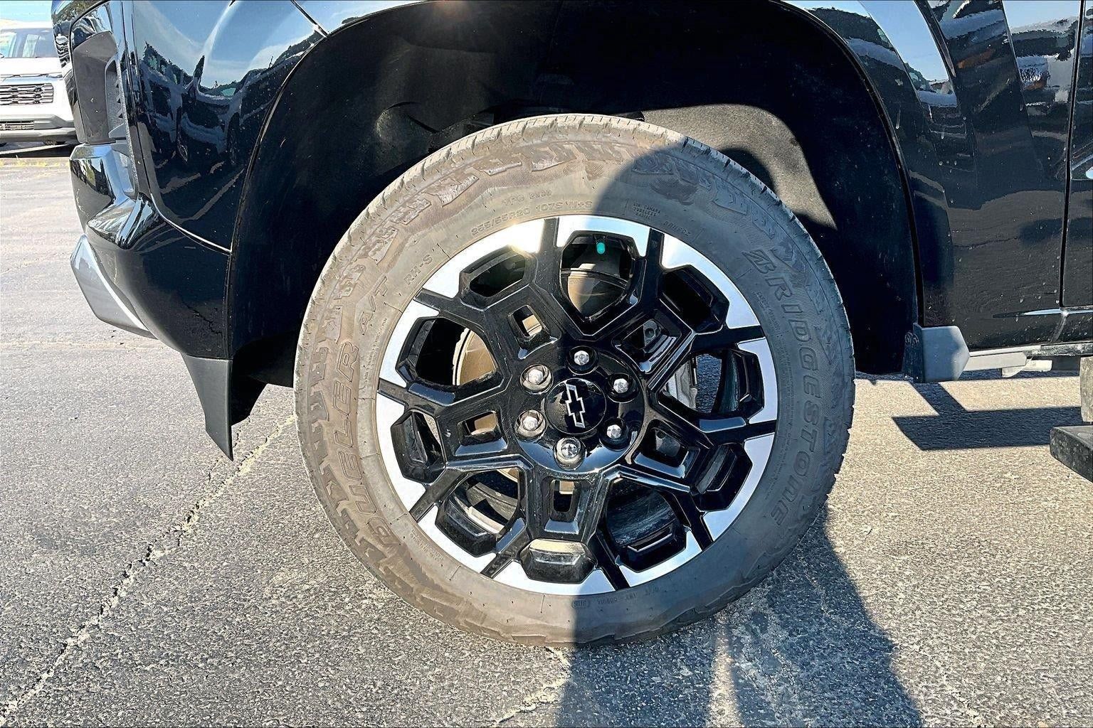 Used 2026 Chevrolet Colorado Z71 w/ Technology Package AWD/4WD image 2