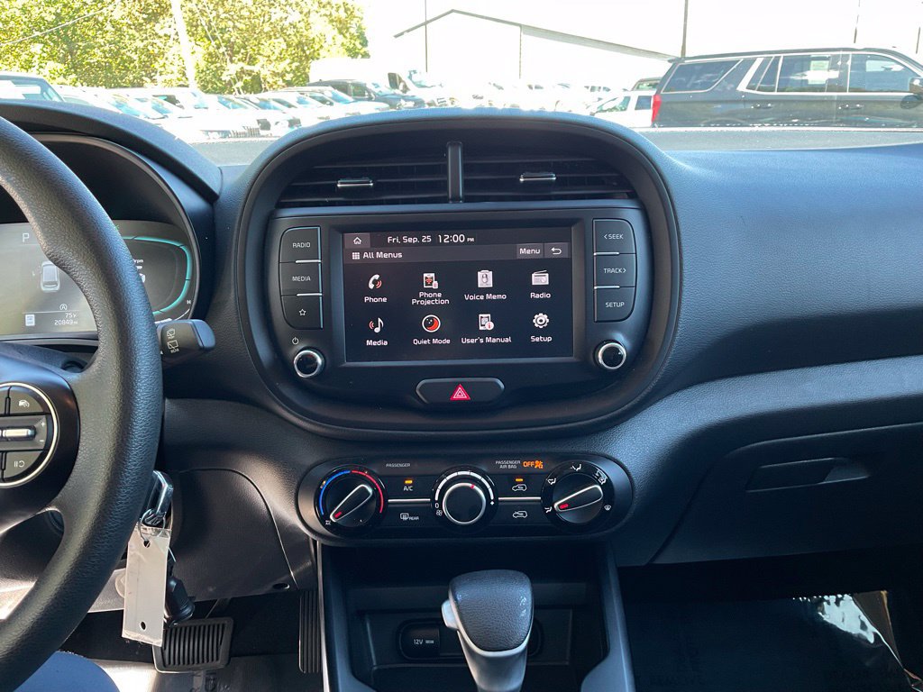 Used 2025 Kia Soul LX w/ LX Technology Package FWD image 16