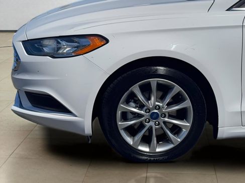 Used 2017 Ford Fusion SE w/ Fusion SE Technology Package FWD image 39