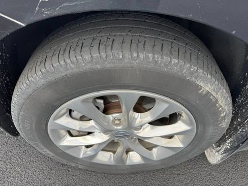 Used 2021 Chrysler Pacifica Touring-L w/ Uconnect Theater Family Group AWD/4WD image 11