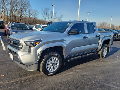 Certified 2025 Toyota Tacoma SR image 3