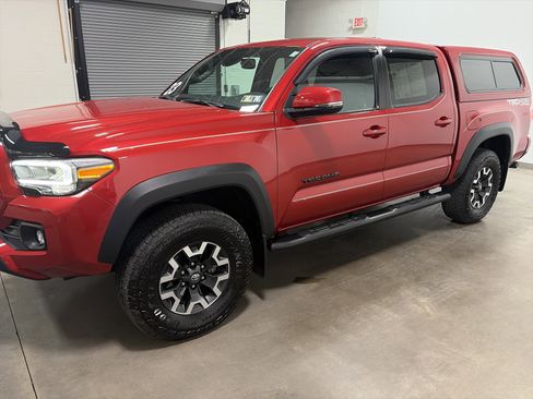 Used 2023 Toyota Tacoma TRD Off-Road w/ TRD Premium Off Road Package AWD/4WD image 6