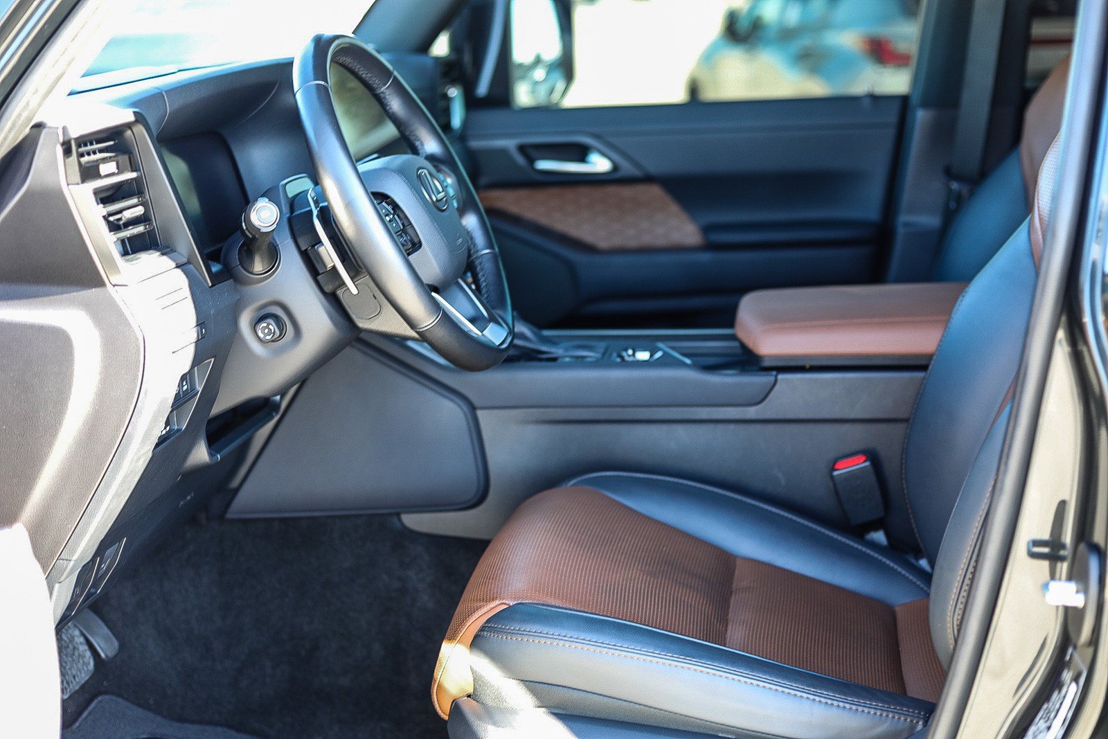 Used 2024 Lexus GX 550 w/ Cold Area Package AWD/4WD image 17
