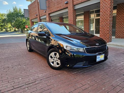 Used 2017 Kia Forte LX image 1