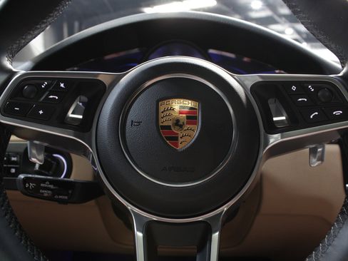Used 2019 Porsche Cayenne w/ Premium Package AWD/4WD image 63