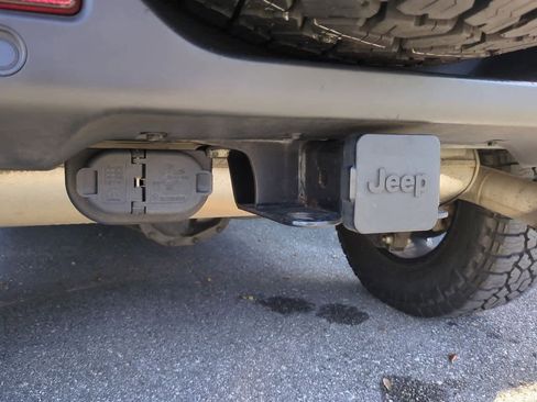 Used 2021 Jeep Wrangler Unlimited Sahara image 36