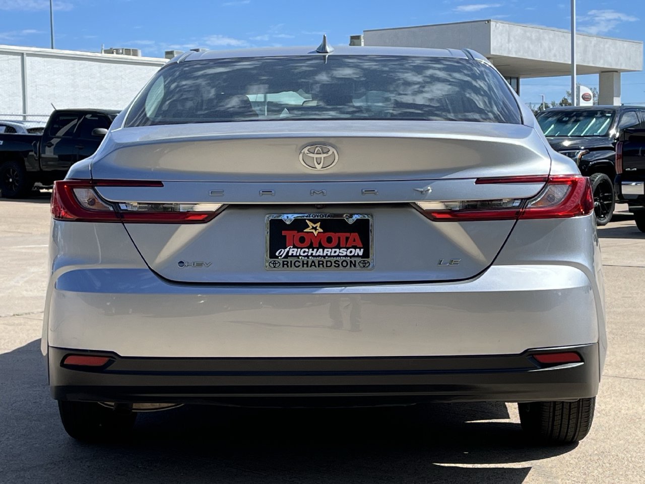 Used 2025 Toyota Camry LE FWD image 5