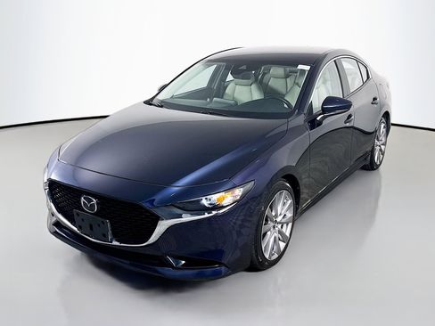 Used 2019 MAZDA MAZDA3 w/Preferred Pkg image 4