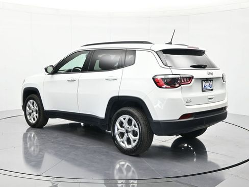 Used 2025 Jeep Compass Latitude AWD/4WD image 7