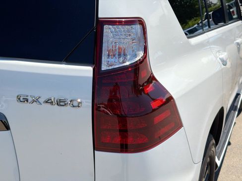 Used 2022 Lexus GX 460 w/ Black Line Special Edition AWD/4WD image 11