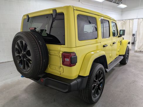 Used 2023 Jeep Wrangler Unlimited Sahara AWD/4WD image 7