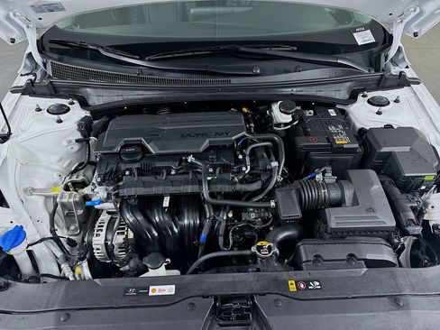 Certified 2025 Hyundai Elantra Limited image 32