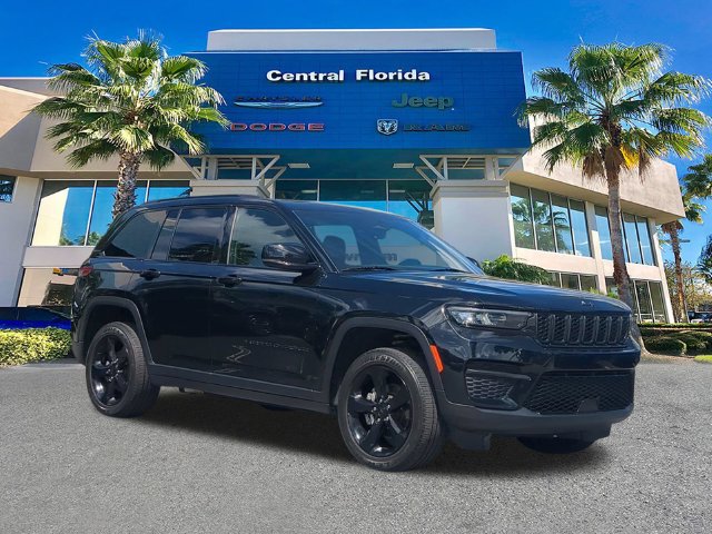 Certified 2025 Jeep Grand Cherokee Altitude AWD/4WD image 2