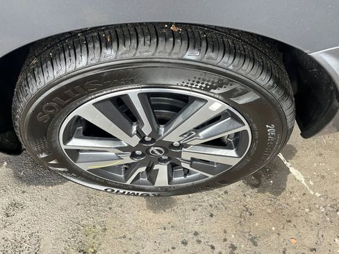 Used 2025 Nissan Versa SV image 30