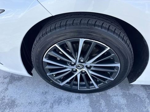 Certified 2022 Lexus ES 350 w/ Premium Package image 10