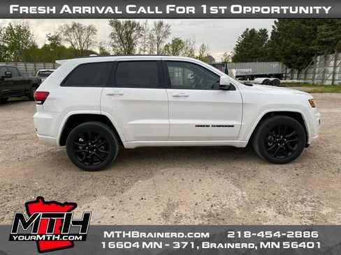 Used 2021 Jeep Grand Cherokee Laredo X AWD/4WD image 1