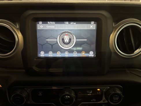 Used 2020 Jeep Wrangler Unlimited Sahara image 14