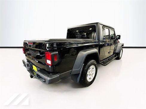 Used 2023 Jeep Gladiator Sport image 5