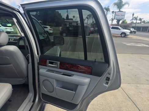 Used 2004 Lincoln Navigator Luxury AWD/4WD image 13