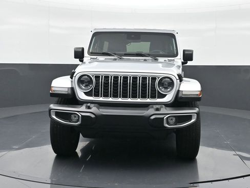 Used 2024 Jeep Wrangler Sahara image 13