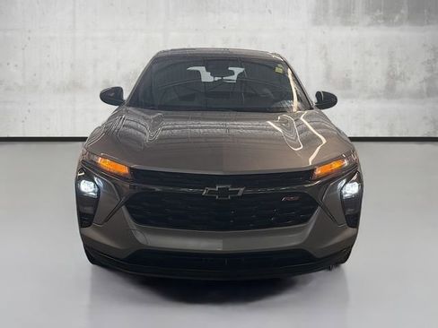 Used 2025 Chevrolet Trax RS w/ Driver Confidence Package image 2