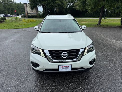 Used 2020 Nissan Pathfinder SL AWD/4WD image 2