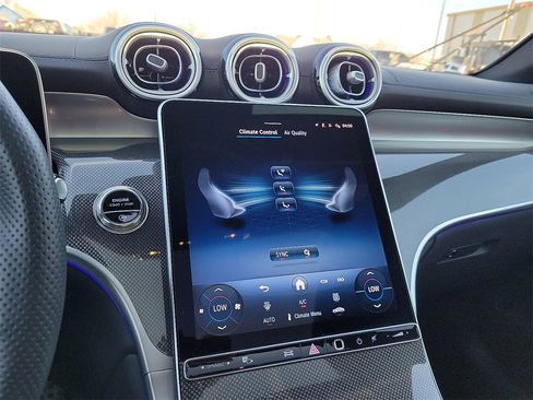 Used 2025 Mercedes-Benz GLC 300 4MATIC image 21