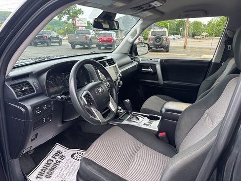 Used 2022 Toyota 4Runner SR5 AWD/4WD image 8