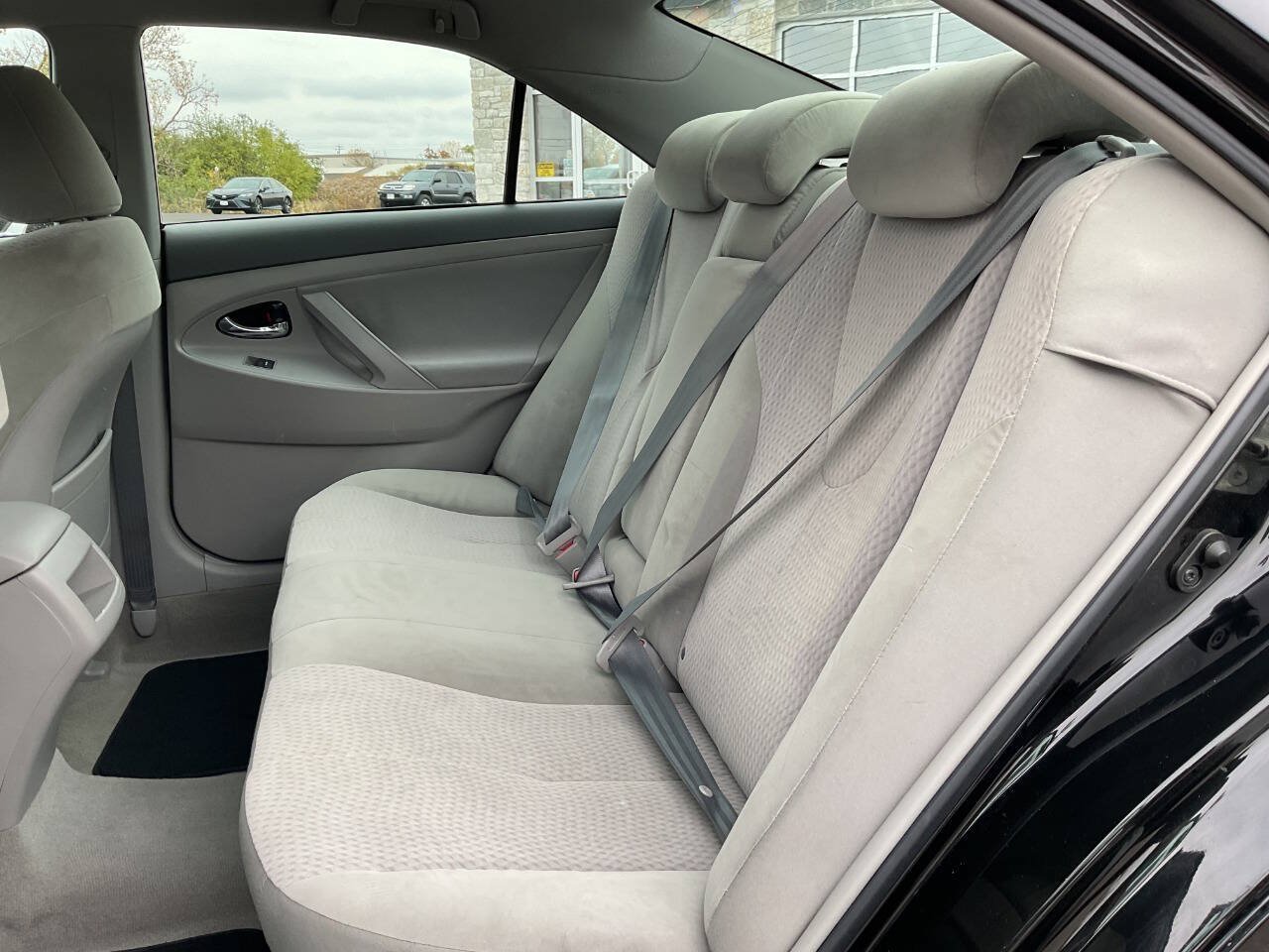 Used 2011 Toyota Camry LE FWD image 26