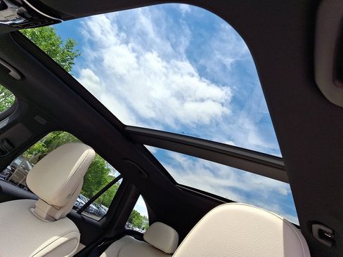 New 2025 Mercedes-Benz GLC 300 4MATIC image 14