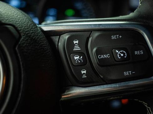 Used 2025 Jeep Wrangler Unlimited Sahara w/ Safety Group AWD/4WD image 18
