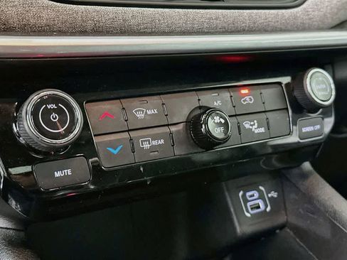 Used 2022 Jeep Compass Latitude AWD/4WD image 18