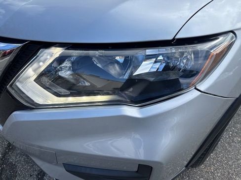 Used 2018 Nissan Rogue S image 27