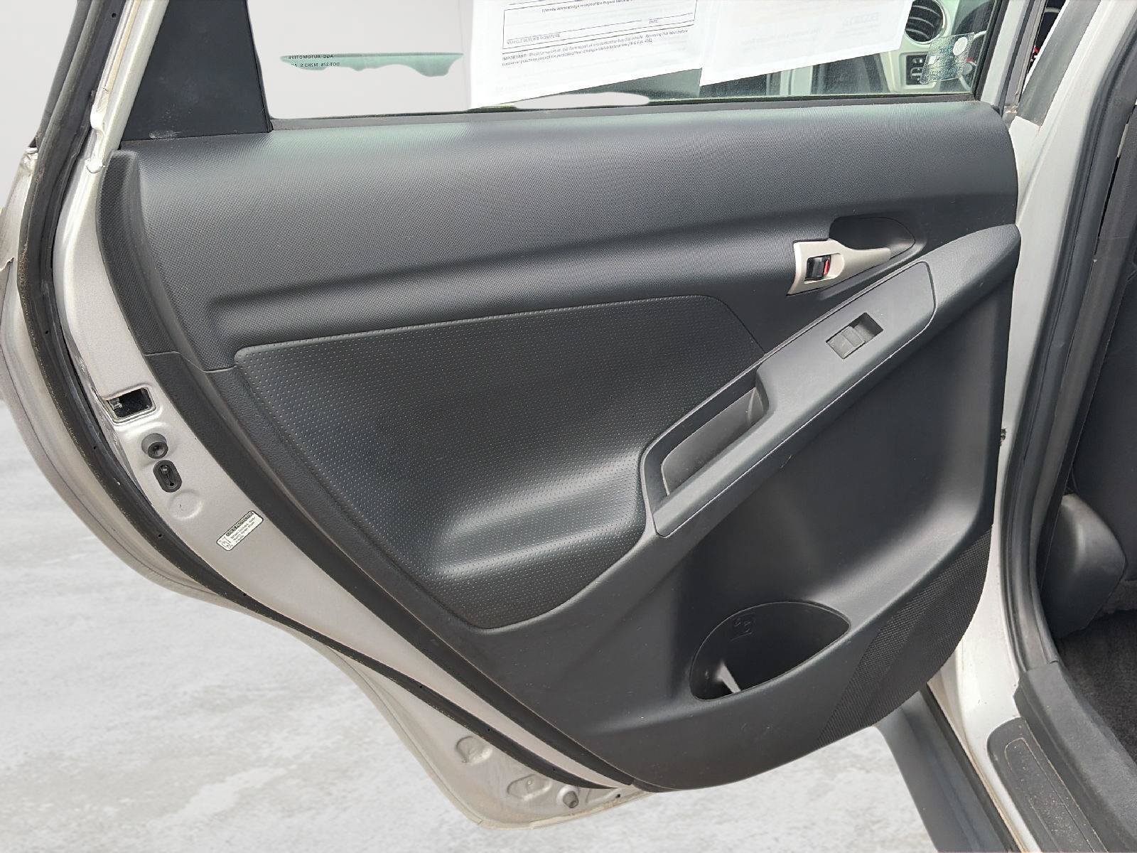 Used 2009 Pontiac Vibe w/ Preferred Package FWD image 14